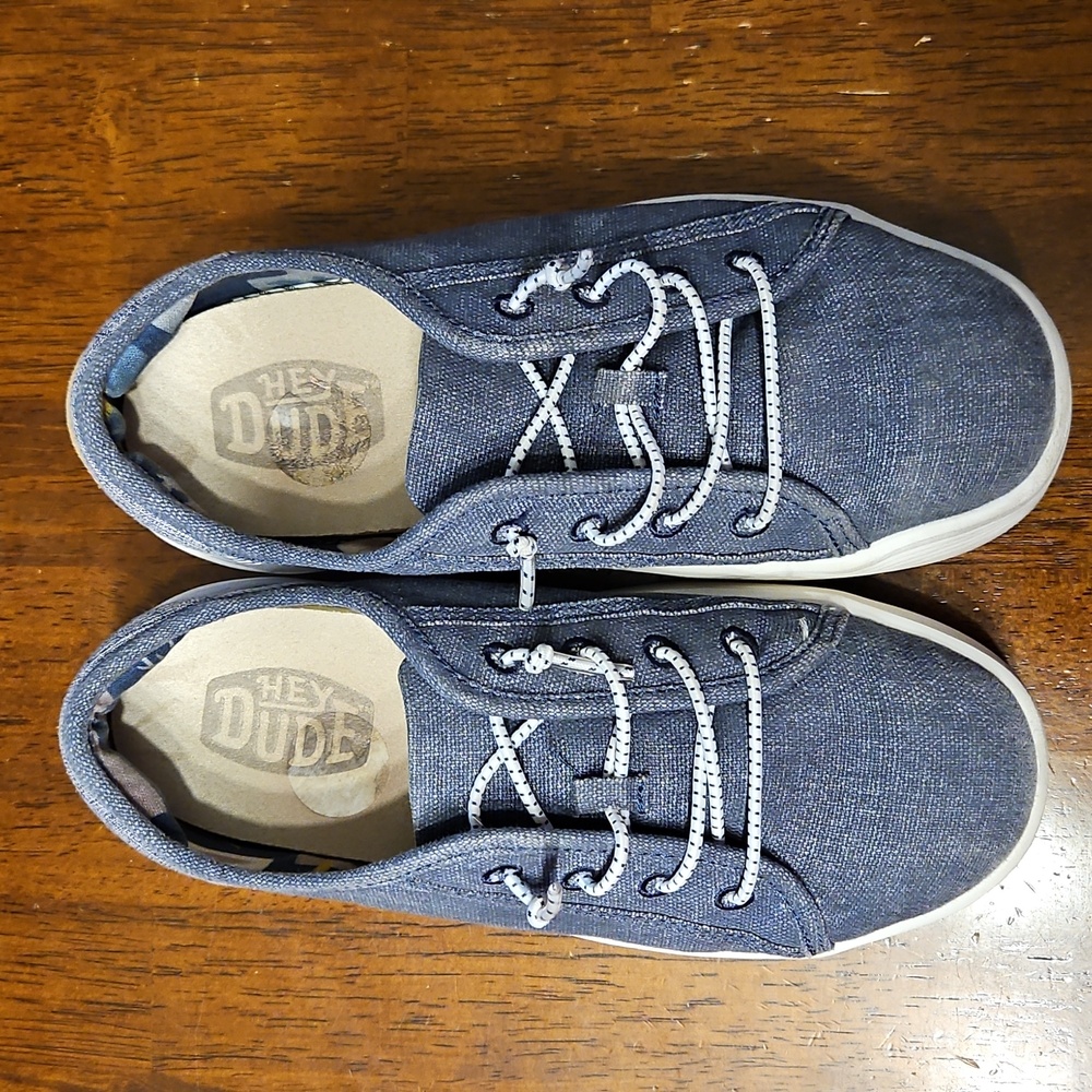 Hey Dude boys shoes Size 2 (Cody Youth Craft-Navy)